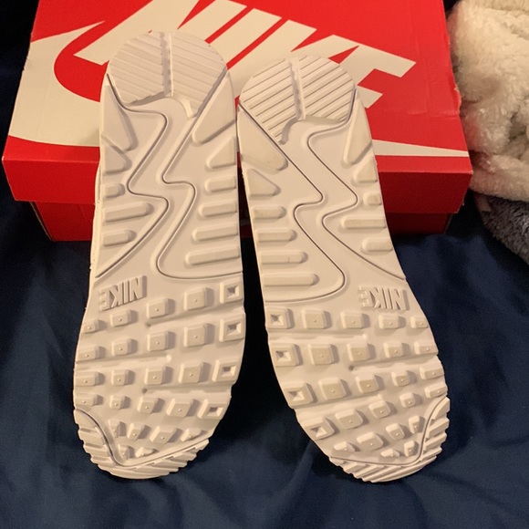 BEAUTIFUL BNIB NIKE AIR SIZE 9.5 SNEAKER - Picture 6 of 9